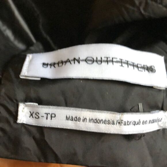 NWOT Urban Outfitters windbreaker size XS - Picture 8 of 8